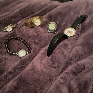 Elegant Black and Gold women Watch